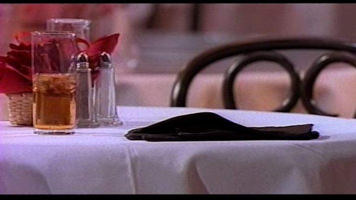 Kensington Galleria Pop TV